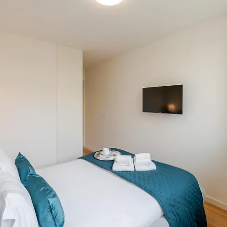 Modern & Bright Flat In Cedofeita By Hostwise * Oporto