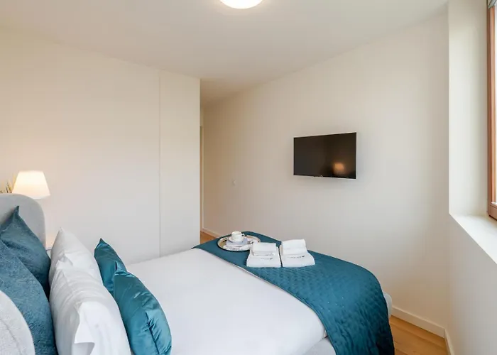 Modern & Bright Flat In Cedofeita By Hostwise * Oporto