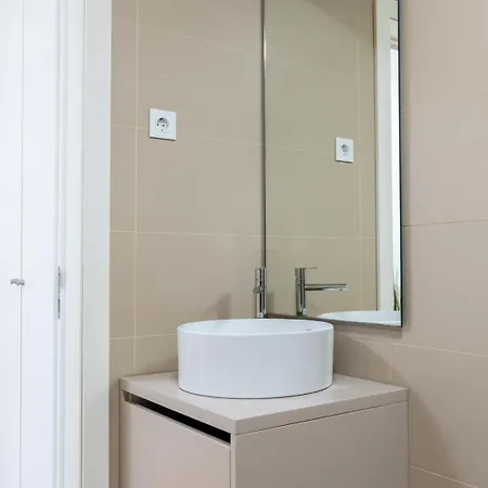 Modern & Bright Flat In Cedofeita By Hostwise * 포르투