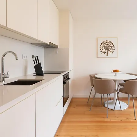 Modern & Bright Flat In Cedofeita By Hostwise アパート ポルト