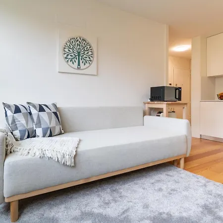 Modern & Bright Flat In Cedofeita By Hostwise * ポルト