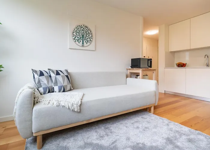 Modern & Bright Flat In Cedofeita By Hostwise * פורטו